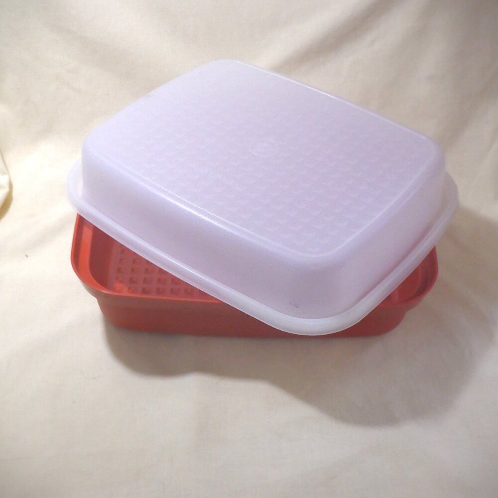 ~ TUPPERWARE ~Season Serve Marinating Container ~ Just Flip and Self Marinates - Picture 2 of 2